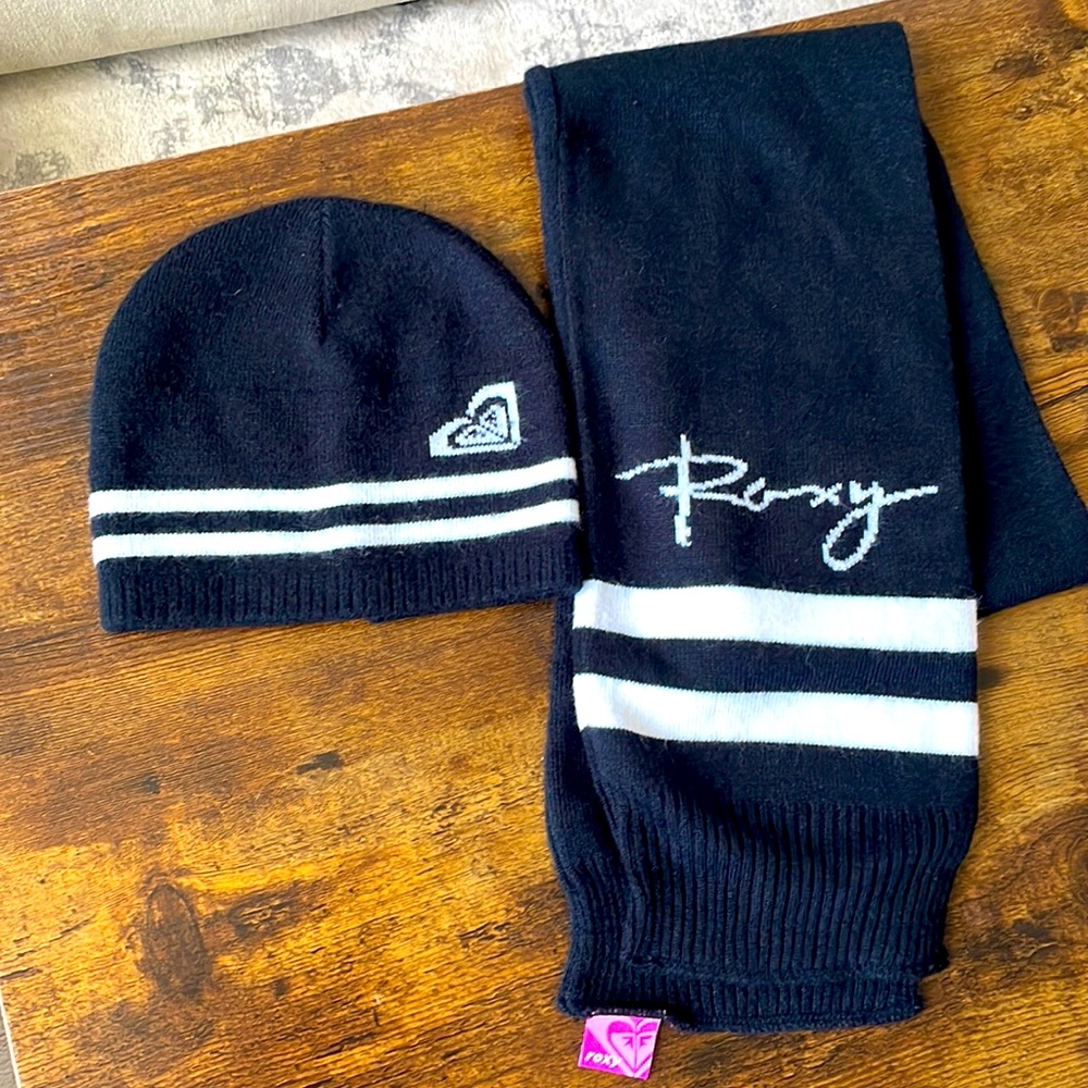 Roxy beanie scarf set